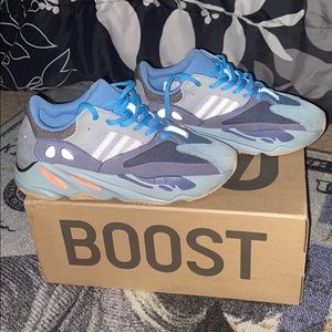 Carbon blue yeezy comes with box , worn twice